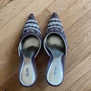 Like new ! Splash Brown and Cream Embroidered Pointed Mules